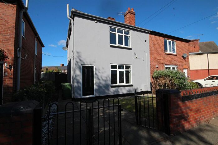 3 Bedroom Semi-Detached House For Sale In Fryston Road, Castleford, WF10