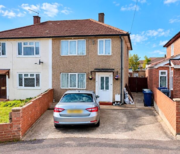 3 Bedroom Semi-Detached House For Sale In Tensing Road, Southall, UB2