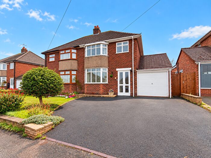 3 Bedroom Semi-Detached House For Sale In Heath Road, Hollywood, B47
