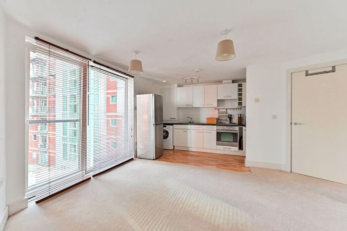 1 Bedroom Flat To Rent In Salamanca Place, Vauxhall, London, SE1