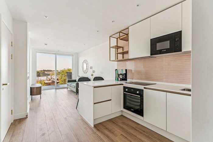 Studio To Rent In Waterview House, Quay Walk, HA0
