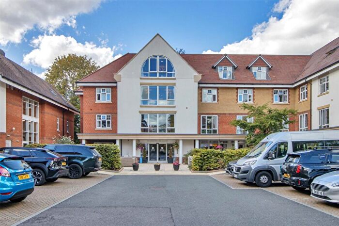 2 Bedroom Apartment For Sale In Rowhill Road, Hextable, Kent, BR8