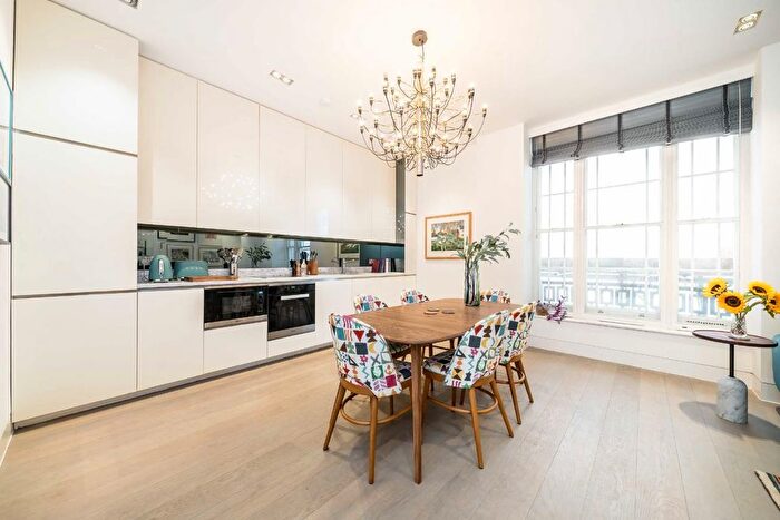 2 Bedroom Flat For Sale In Warwick Court, Chancery Lane, WC1R