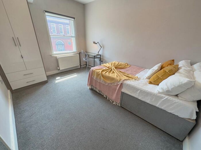 5 Bedroom Terraced House To Rent In Clarence Street, L3