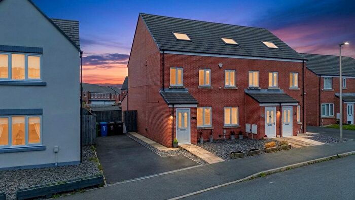 3 Bedroom End Of Terrace House For Sale In Lower Nook Meadow, Lowton, WA3