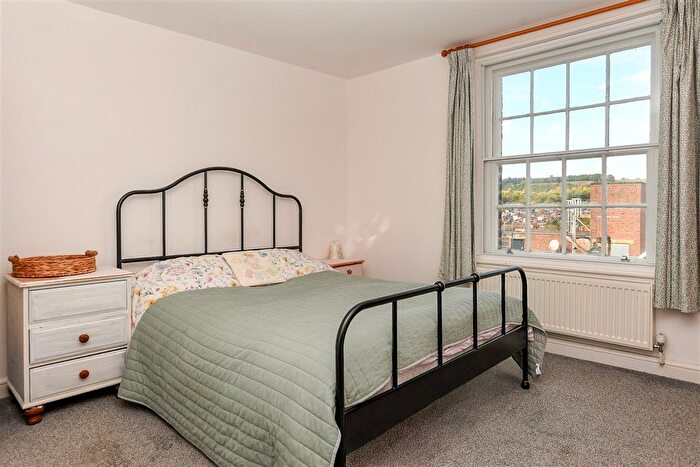 1 Bedroom Flat For Sale In High Street, Dorking, Surrey, RH4