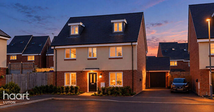 5 Bedroom Detached House For Sale In Botanical Grove, Luton, LU2
