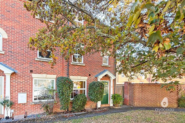 3 Bedroom End Of Terrace House For Sale In Sycamore Rise, Bracknell, RG12