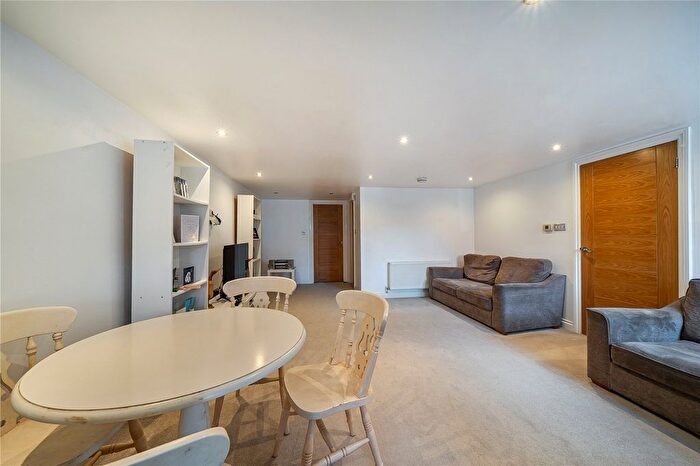 1 Bedroom Flat For Sale In Kidmore Road, Caversham, RG4