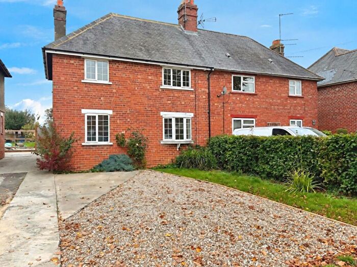 3 Bedroom Semi-Detached House To Rent In Springfield Avenue, Banbury, Oxfordshire, OX16