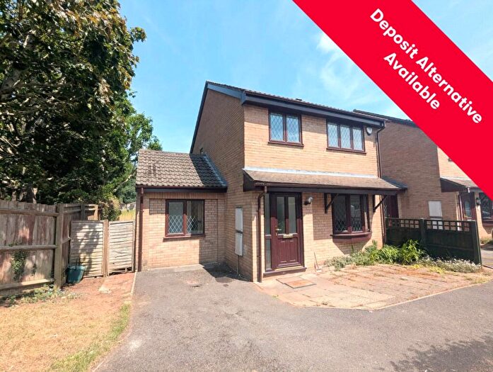 3 Bedroom End Of Terrace House To Rent In The Glen, Yate, Bristol, Gloucestershire, BS37