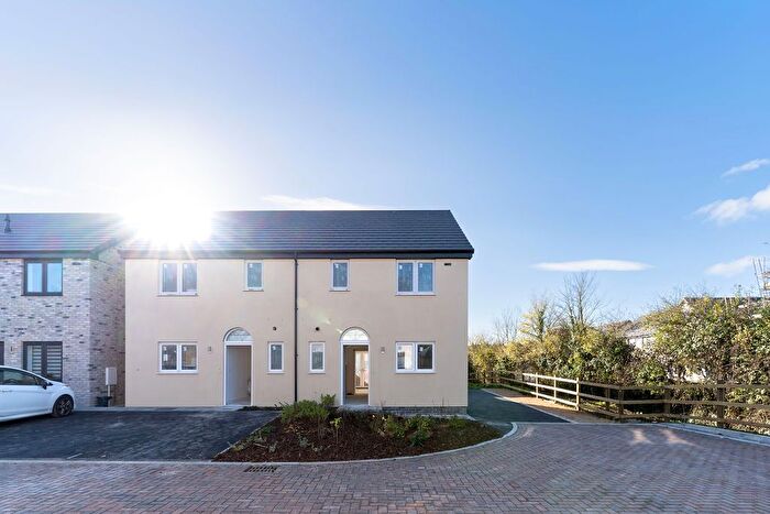 3 Bedroom Semi-Detached House For Sale In Littlemoor Road, Weymouth, DT3