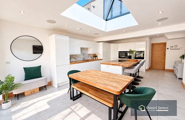 3 Bedroom Terraced House For Sale In Mowbrays Road, Romford, RM5