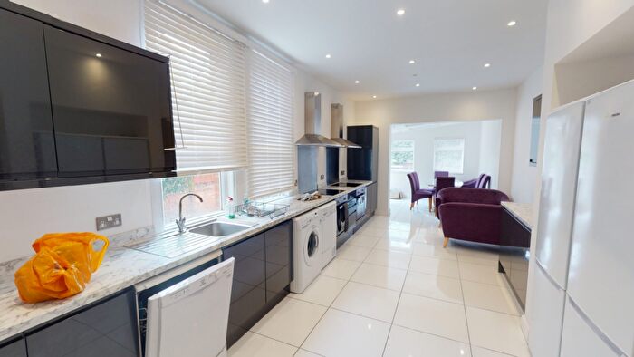 7 Bedroom Semi-Detached House To Rent In Foxhall Road, NG7