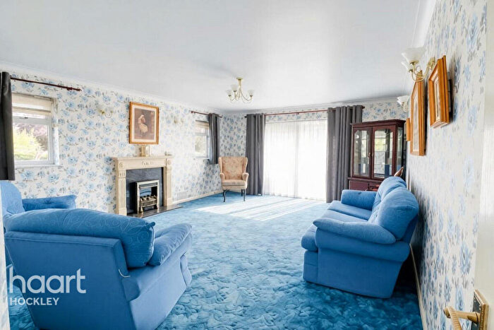 2 Bedroom Detached Bungalow For Sale In Greensward Lane, Hockley, SS5