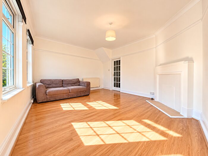 2 Bedroom Maisonette To Rent In Rosehill, Sutton, SM1