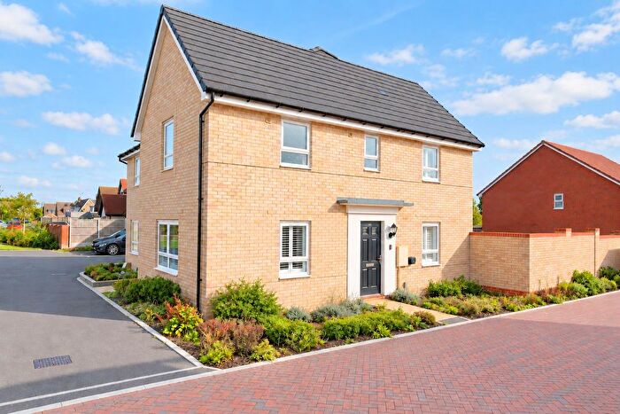 3 Bedroom Semi-Detached House For Sale In Admiral Crescent, Hullbridge, Hockley, SS5