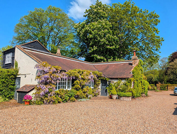 4 Bedroom Barn Conversion For Sale In Old Park Ride, Waltham Cross, EN7