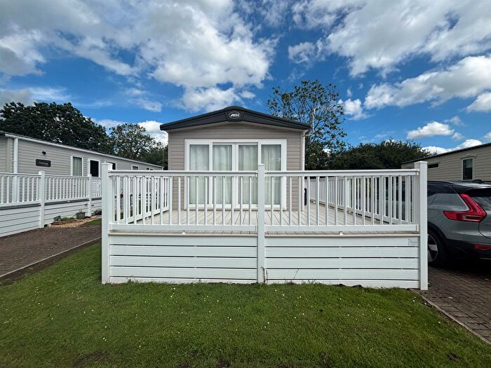 2 Bedroom Mobile/park Home For Sale In Carlton Meres Holiday Park, Carlton, Saxmundham, IP17