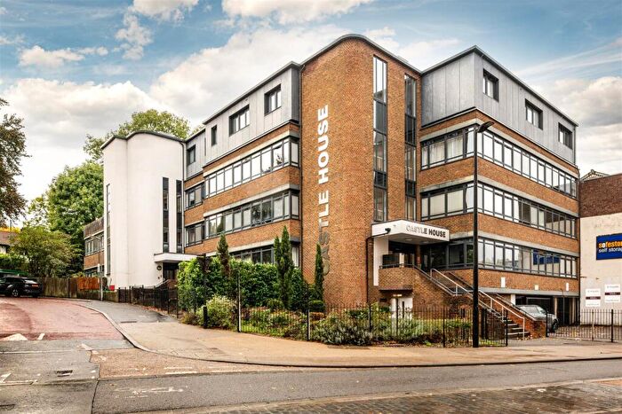1 Bedroom Apartment For Sale In Desborough Road, High Wycombe, HP11