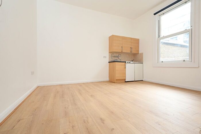 Studio To Rent In Cazenove Road, London, N16