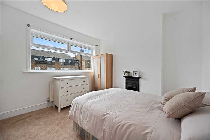 3 Bedroom Maisonette To Rent In Devonshire Road, Tooting, SW19