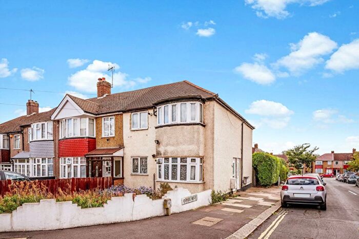 2 Bedroom Flat For Sale In Castle Road, Northolt, UB5