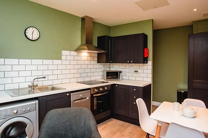 3 Bedroom Property To Rent In Lister Gate, City Centre, Nottingham, NG1