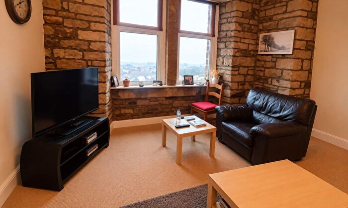 2 Bedroom Flat To Rent In Savile Court, Savile Street, Huddersfield, HD3
