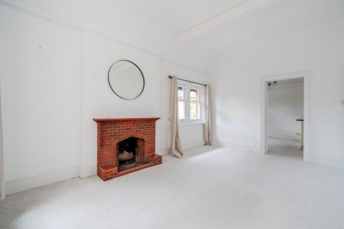 2 Bedroom Apartment To Rent In Egerton Road Weybridge, KT13