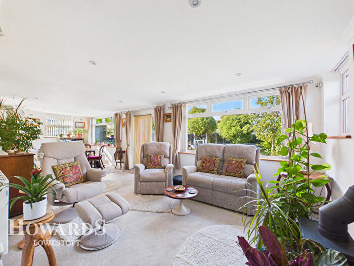 3 Bedroom Detached Bungalow For Sale In Clover Way, Lowestoft, NR32