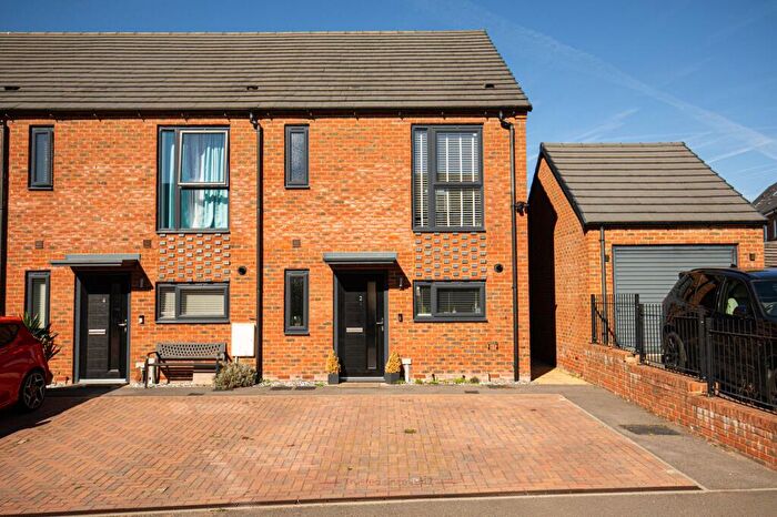 3 Bedroom End Of Terrace House For Sale In Langridge Way, Copthorne, RH10