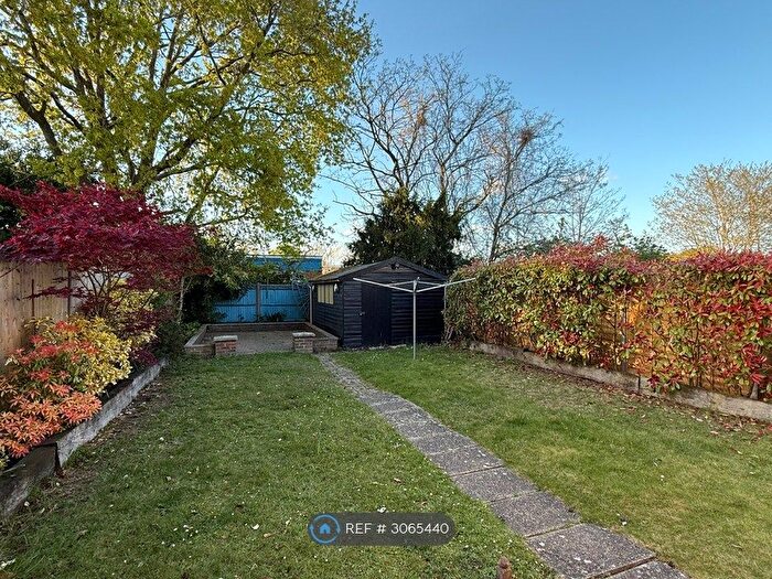 3 Bedroom Semi-Detached House To Rent In Sevenoaks Road, Earley, Reading, RG6