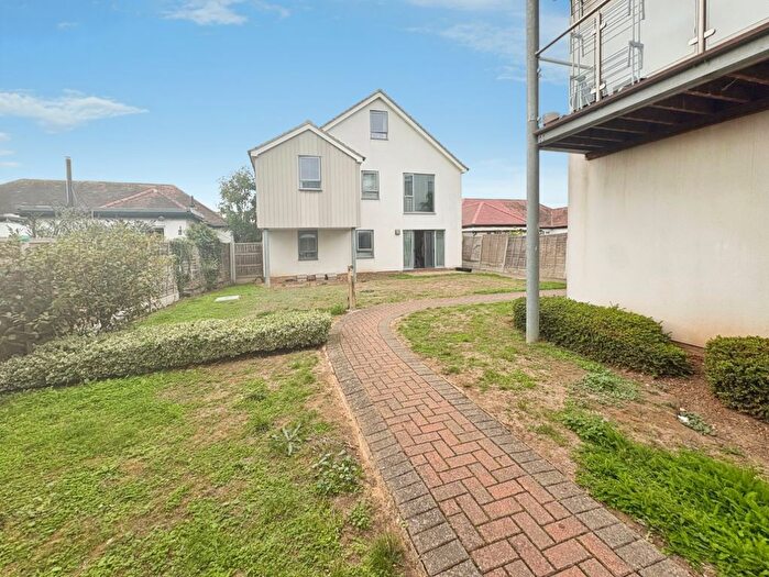 2 Bedroom Flat To Rent In Pavilion Drive, Leigh-On-Sea, SS9