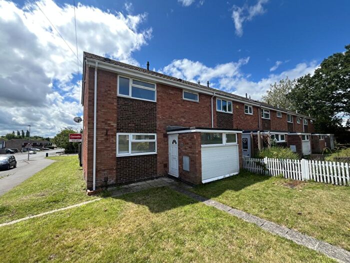 3 Bedroom House To Rent In Tennyson Way, DY10