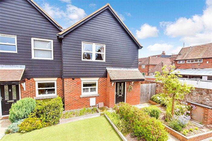 3 Bedroom Semi-Detached House For Sale In Brewers Close, Lydd, Kent, TN29