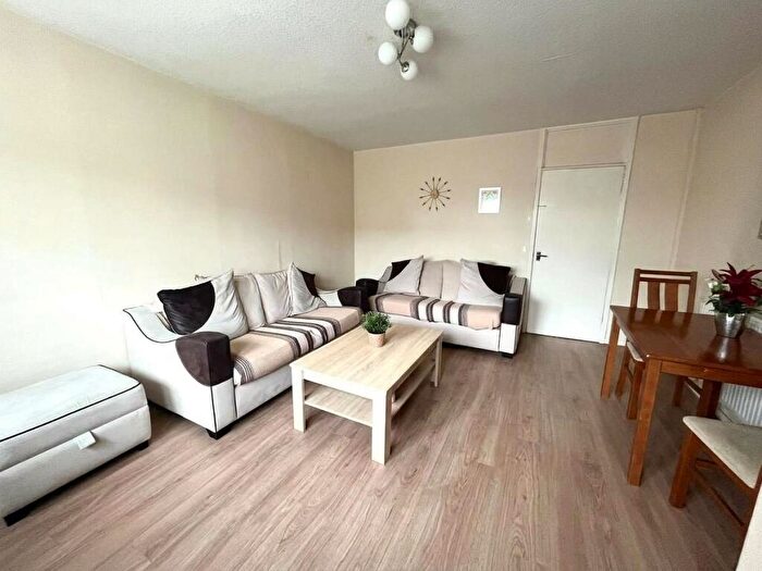 2 Bedroom Flat To Rent In Queens Road, Manchester, M8