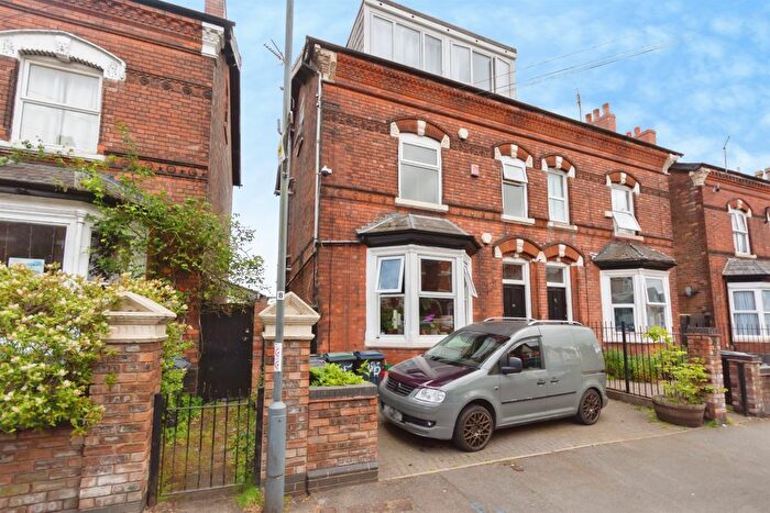 2 Bedroom Flat For Sale In Summerfield Crescent, Birmingham, B16