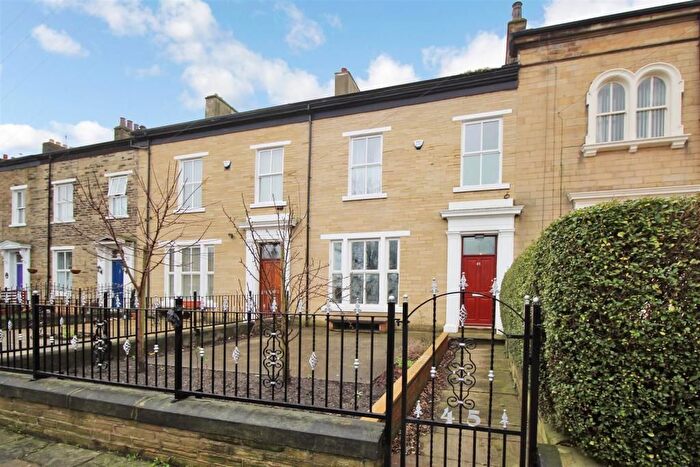 5 Bedroom Terraced House For Sale In Southfield Square, Bradford, West Yorkshire, BD8