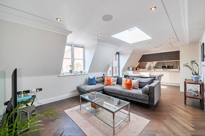 2 Bedroom Flat For Sale In Swan Lane, Winchester, SO23