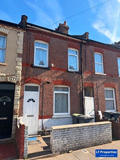 2 Bedroom Terraced House For Sale In Naseby Road, Luton, LU1