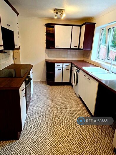 2 Bedroom Flat To Rent In Montague Crescent, Northampton, NN5
