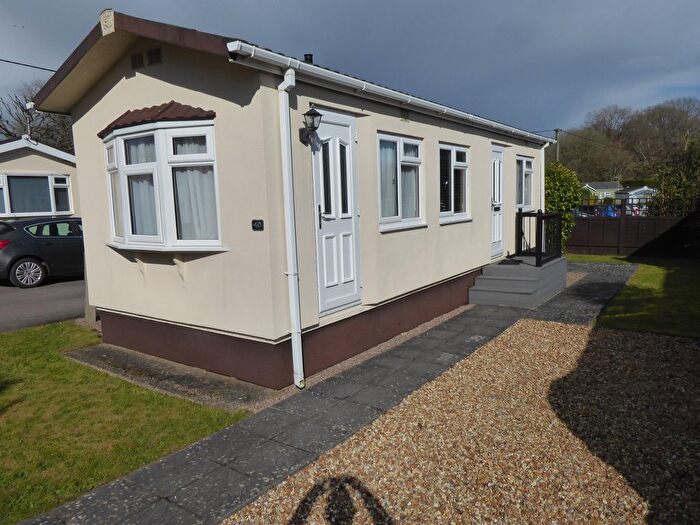 1 Bedroom Mobile/park Home For Sale In The Oaks Park, Horsham Road, Beare Green, Dorking, RH5
