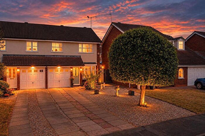 3 Bedroom Semi-Detached House For Sale In Appledore Drive, Coventry, CV5