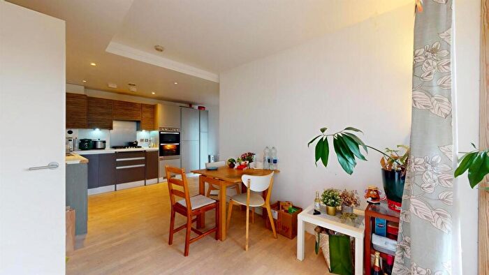 2 Bedroom Flat To Rent In Manchester Road, Isle Of Dogs, E14