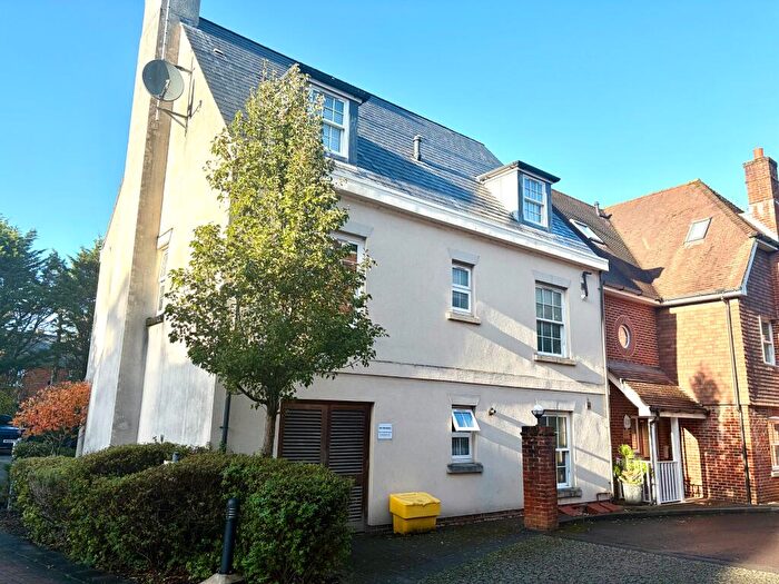 2 Bedroom Apartment To Rent In Bishops Waltham, S03