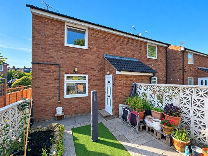 1 Bedroom Apartment For Sale In Drew Crescent, Kenilworth, CV8