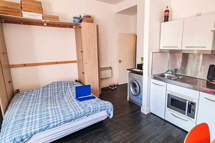 Studio To Rent In Self Contained Studio In High Street, Barnet, EN5