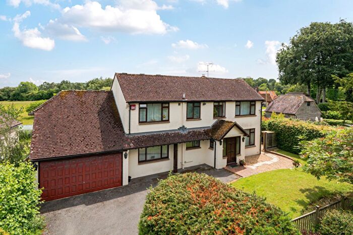 3 Bedroom Detached House For Sale In Gaston Lane, Upper Farringdon, GU34