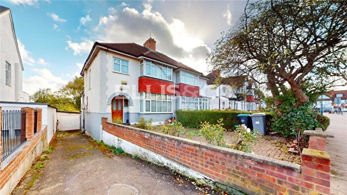 3 Bedroom Semi-Detached House For Sale In Birchen Grove, London, NW9